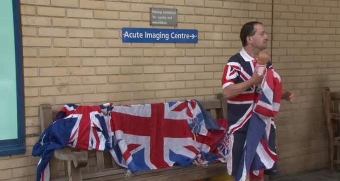 Royal Baby : impatience à Londres devant l'hôpital