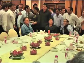 SRK Salman hug each other