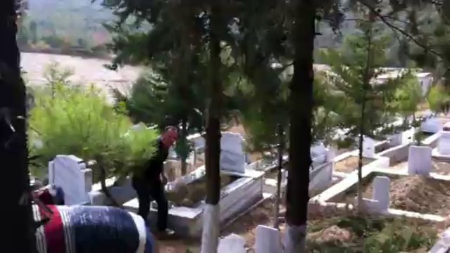 Mezarlık Temizliğinden Bir Kare ( Keşan Karacaali Köyü )