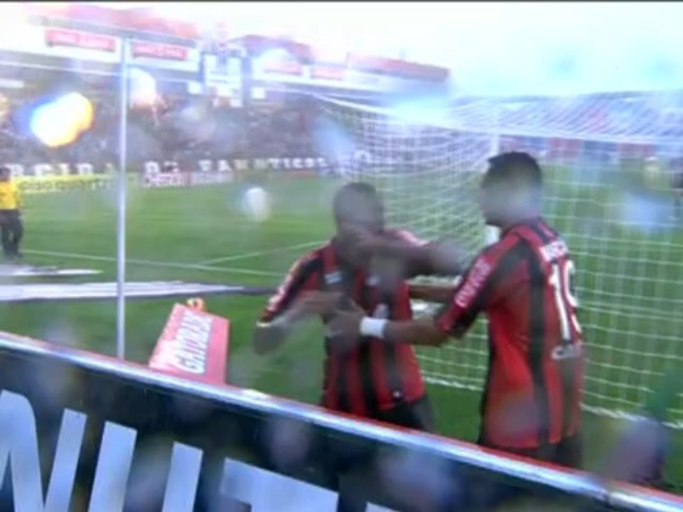 Corinthians empata com Atlético-PR em campo encharcado