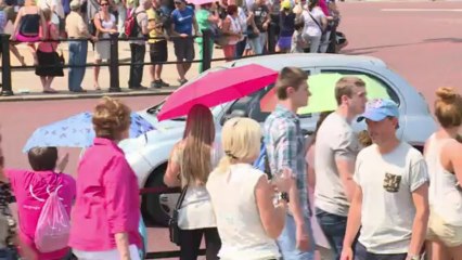 Last-minute bets pour in for British royal baby