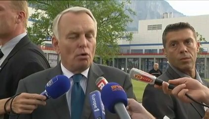 Ayrault : "Ce qui s'est passé ces derniers jours à Trappes est inacceptable"