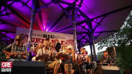 The Big Ukulélé Syndicate a bravé la pluie pour lancer le Cabaret Frappé