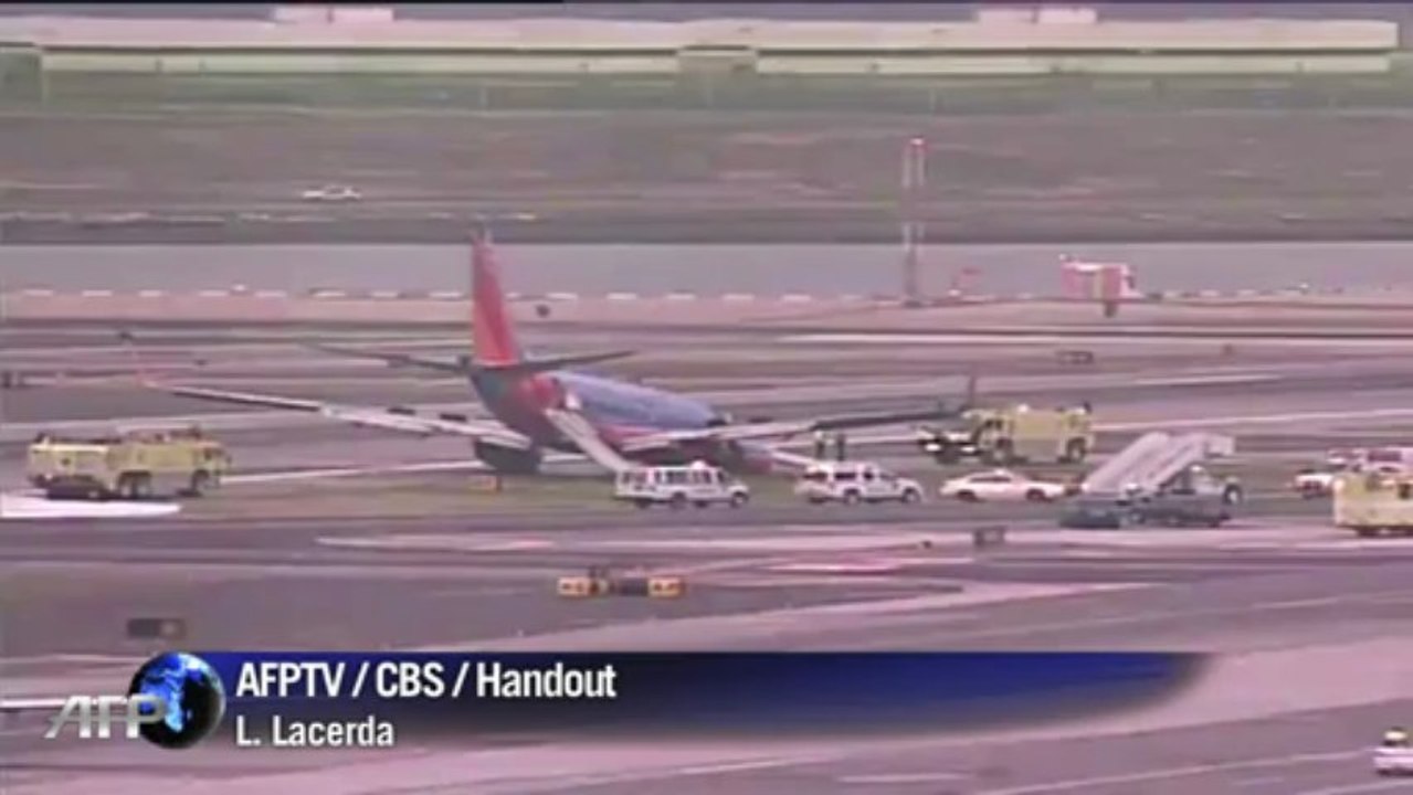 Avião perde trem de pouso ao aterrissar em Nova York