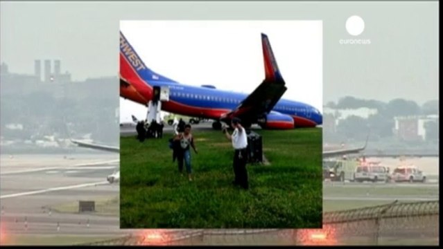 New York: Boeing atterra senza carrello
