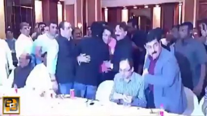 Shahrukh Khan & Salman Khan REUNITE @ Iftaar Party