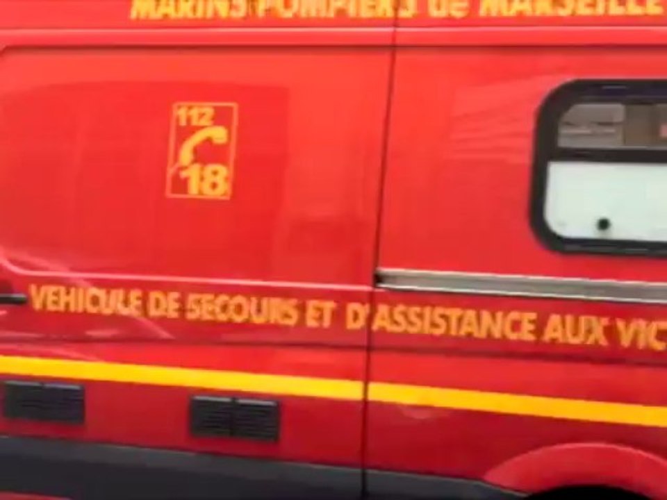 Marseille :  encore un camion couché  sous le pont du cours Lieutaud