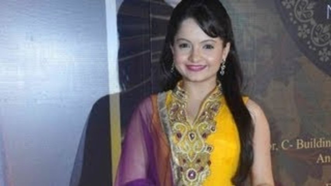 Giaa Manek From Jeannie Aur Juju @ 2013 Boroplus Gold Awards