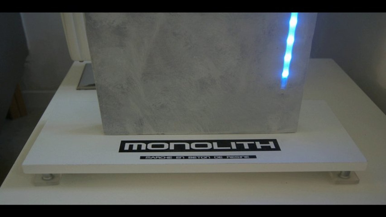 monolith led FABRICANT  DE MARCHES ASPECT BETON SUR MESURE POUR ESCALIERS FLOTTANT , LIMON  DOUBLE, ET CENTRAL