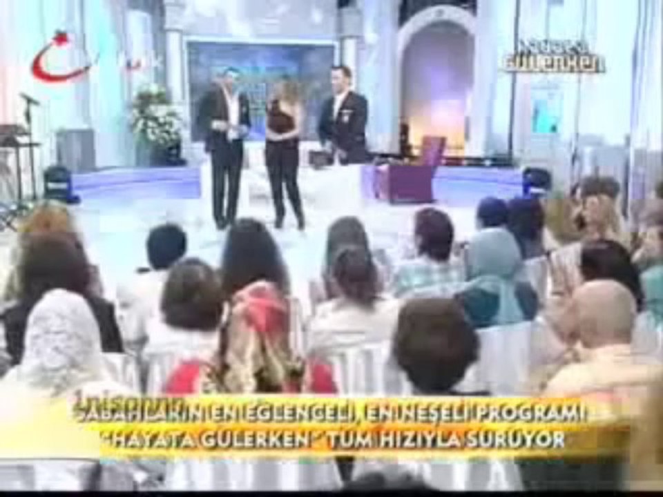 Ece Erken canlı yayında bayıldı -