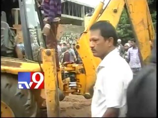 8 killed in wall collapse in Hyderabad - Part 1