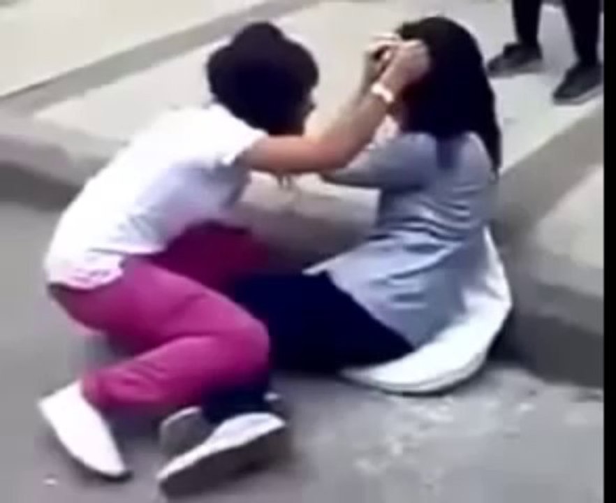 Liseli Kızların Kavgası _)_2