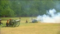 Cent trois coups de canon tirés à Londres en l'honneur du Royal Baby