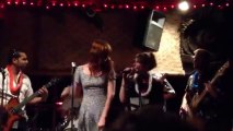 Singer Florence Welch gives impromptu performance