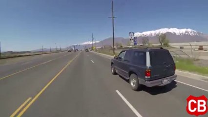 Motorcyclist Saves Cup Cars-Brend.Ru