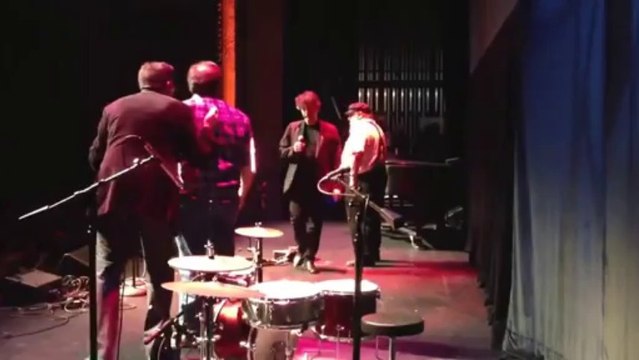 George R.R. Martin casse la guitare de Paul and Storm - Game Of Thrones