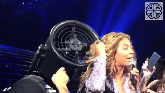 Beyoncé se coince les cheveux dans un ventilateur