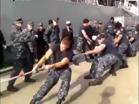 Pulls the rope : US army VS Russian army!