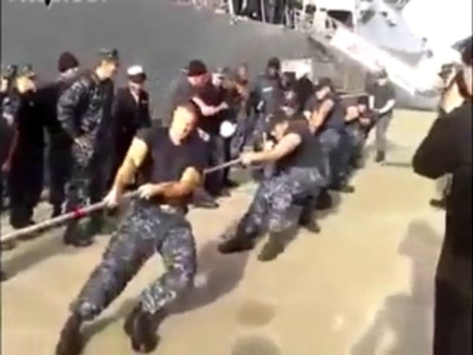 Jeu de tir à la corde à l'armée : USA contre RUSSIE