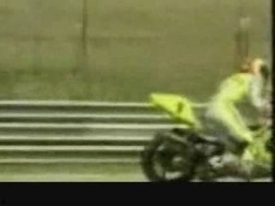 moto evite l´accident