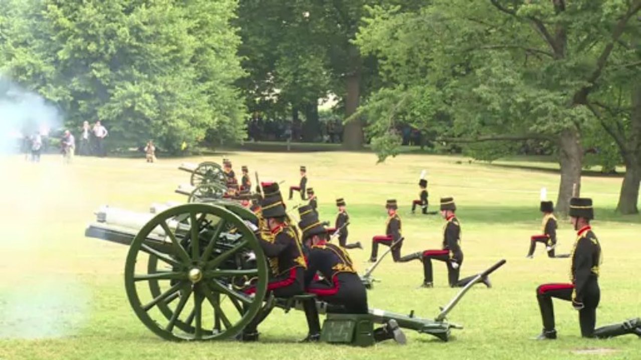 Kate und William zeigen ihren kleinen Prinzen