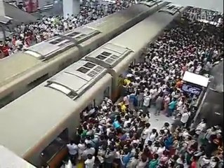 Metro de Pekin : Le rush du matin - impressionnant de monde.
