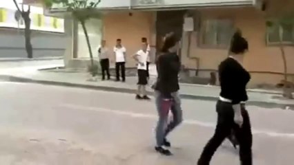 Türk Kızının Köpek Sevgisi