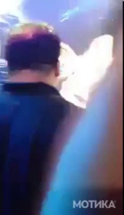 МОТИКА: Видео: Косата на Бијонсе се заглави во вентилаторот за време на концерт