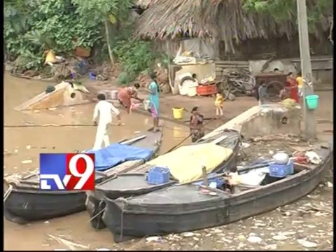 Godavari crosses danger mark in Karimnagar and Warangal