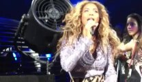 Beyoncé Knowles hair stucked in a fan during her show - so funny!