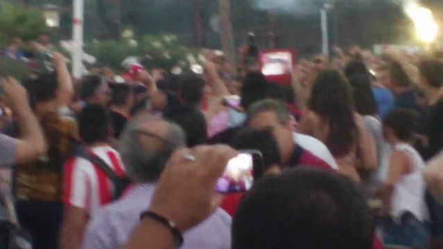 Ο Σαβιόλα εισέρχεται στα γραφεία της ΠΑΕ Ολυμπιακός