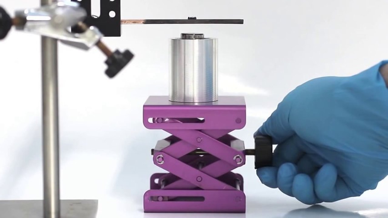 Division d'une goutte de ferrofluide