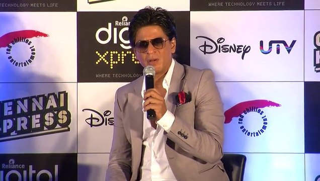 Shahrukh Khan Reacts - Salman Khan Hugs Shahrukh Khan - Iftar Party 2013