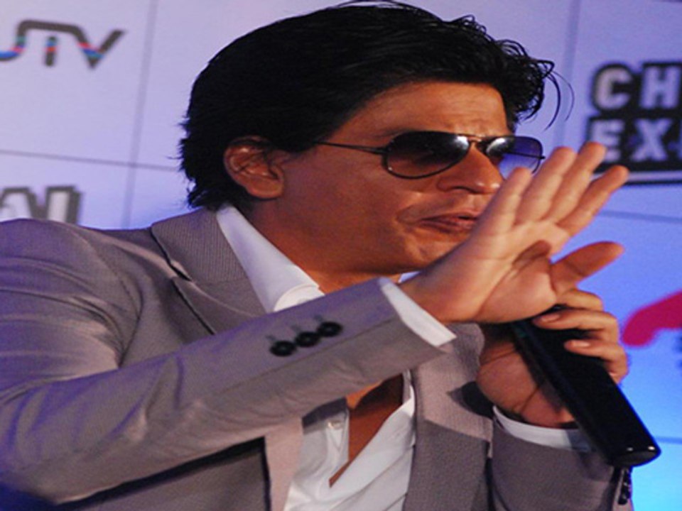 Shahrukh Khan Refuses To Talk About HUGGING Salman Khan