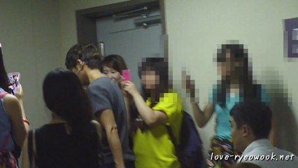 2013.07.21 Ryeowook leaving and arriving for musical ft Zhou Mi [HD]