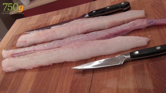 Dépouiller et préparer une queue de lotte - 750 Grammes