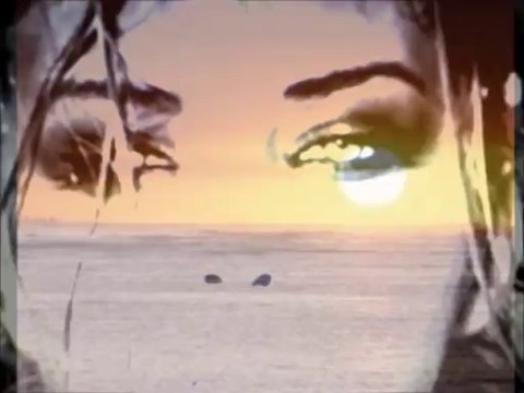 Berniy cnante mourir aupres de mon amour de Demis Roussos 3