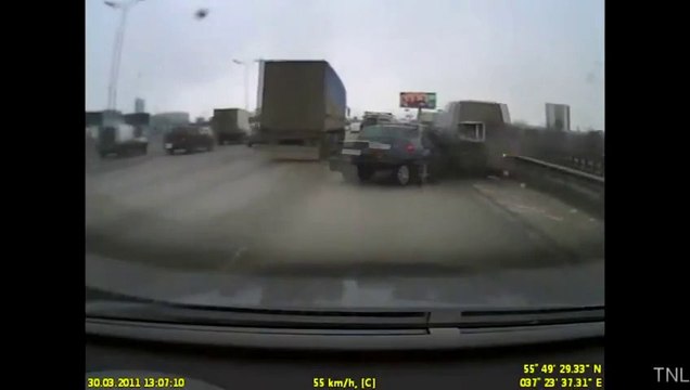 La meilleure compilation d'accidents de la route en Russie !! Bien content de conduire en France...