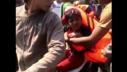 Indonesia searches for boat people after sinking