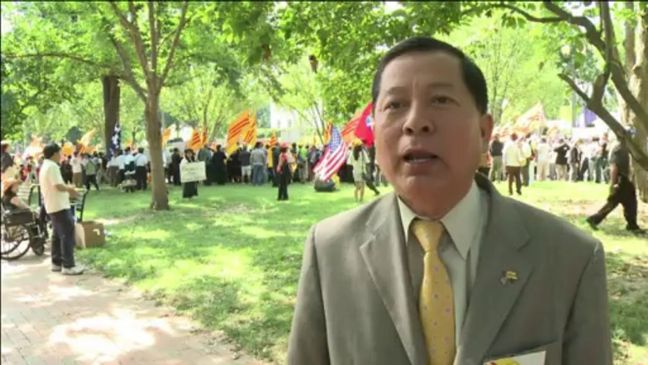 Hundreds protest Vietnam president's White House visit