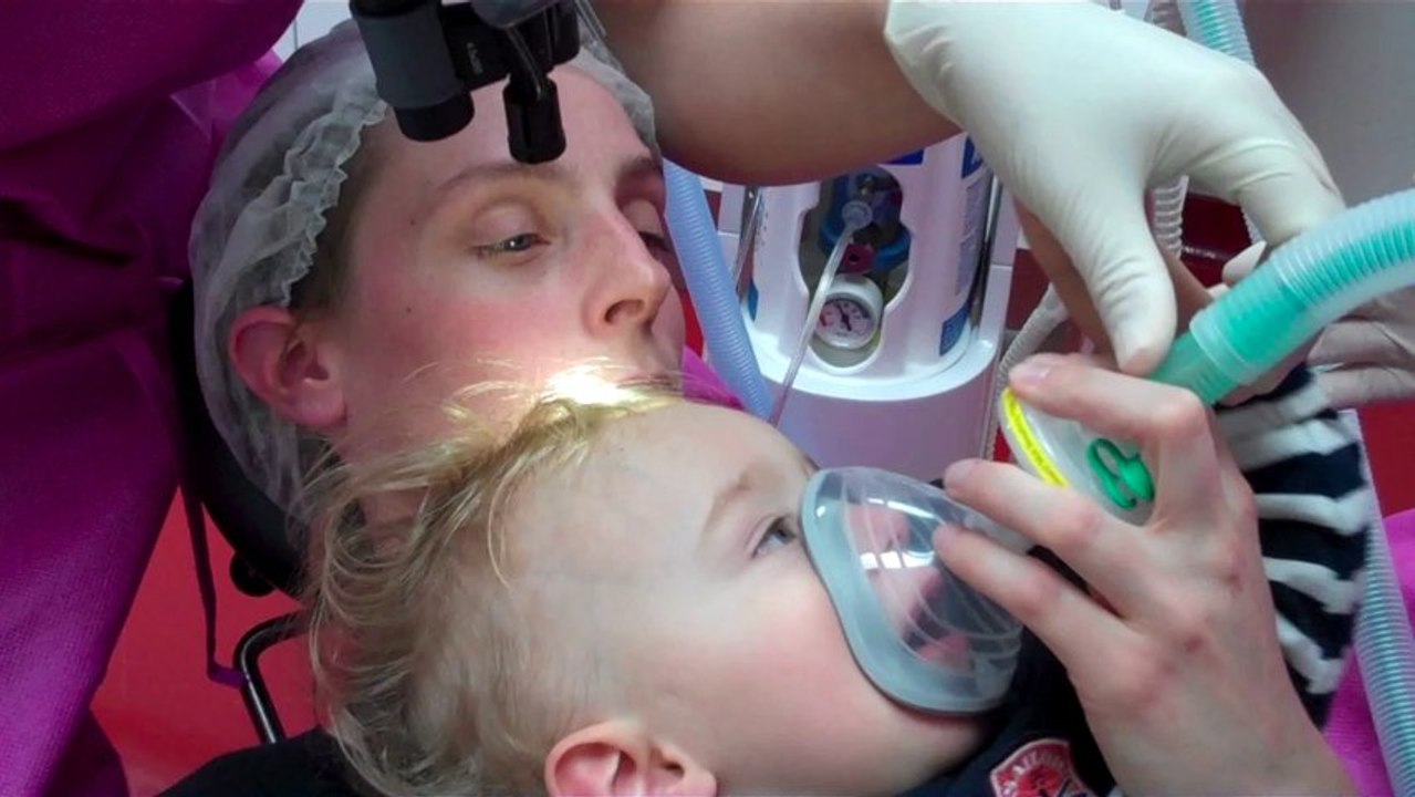 Frénotomie pour un bébé de 18 mois au laser sans pleurs.