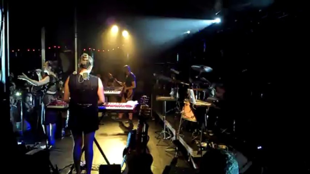 Julieta Venegas - Paris -22-juillet-2013-Cabaret Sauvage II