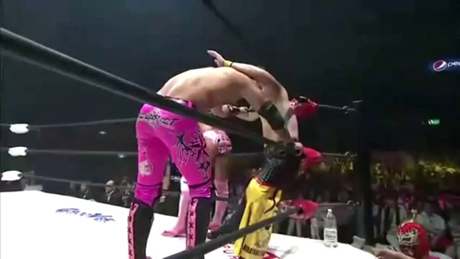 Mad Blankey vs. World-1 International - Dragon Gate's Kobe