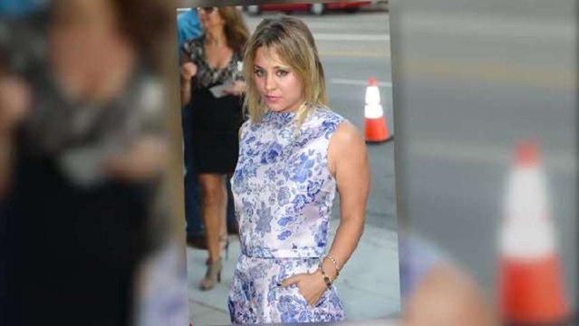 Kaley Cuoco Looks Blue at Premiere