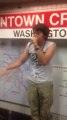 Grosse session de Beatbox dans le métro de Boston !!! Vive les mecs qui savent tout faire...