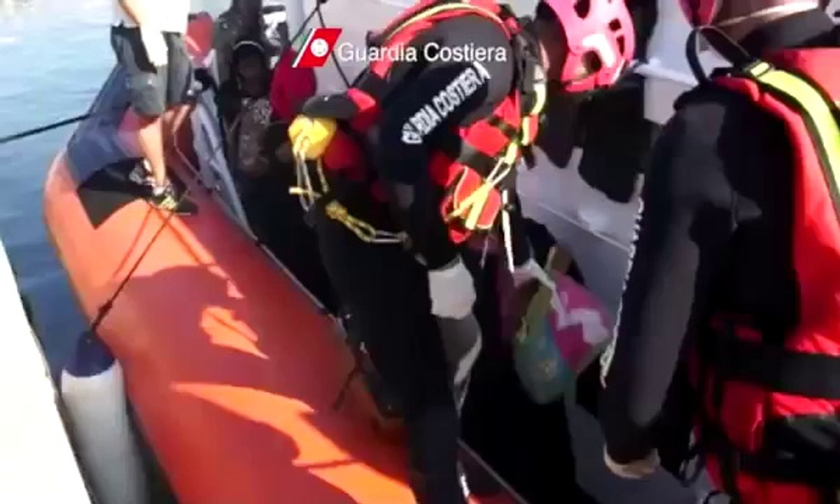 Lampedusa (AG) - Sbarco di clandestini (25.07.13)