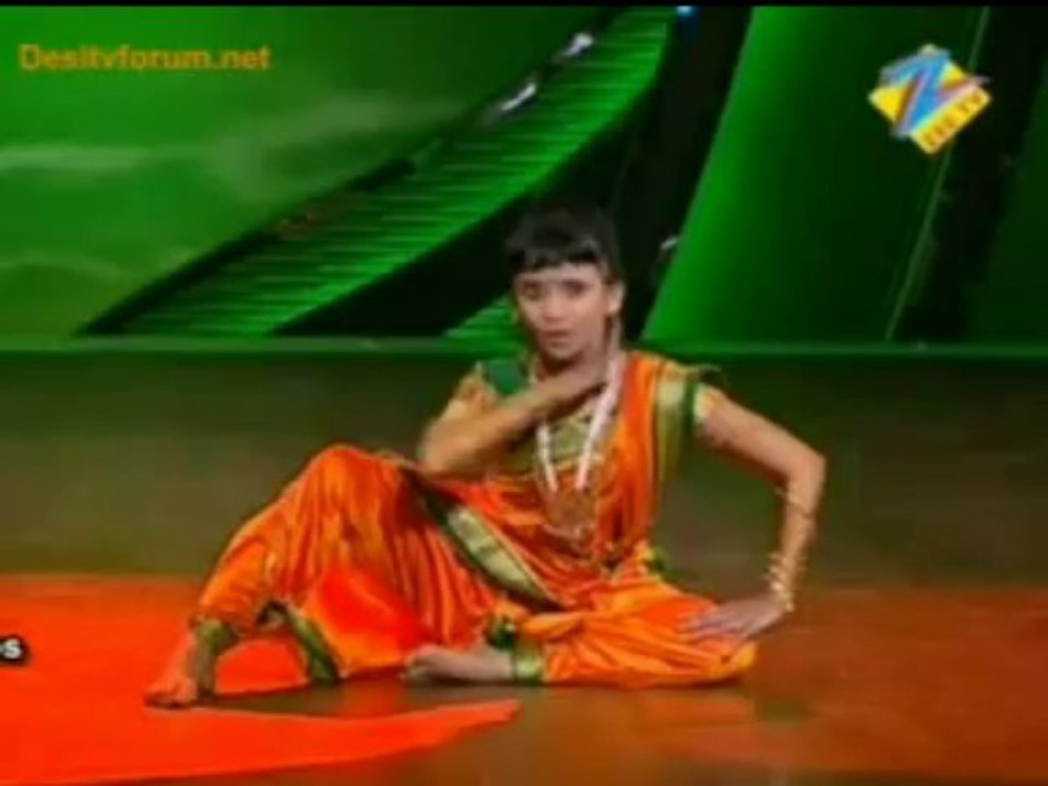 Vaishnavi performed Lavni Dance on the song Apsara Aali(Upld. by Amit Ghosh)