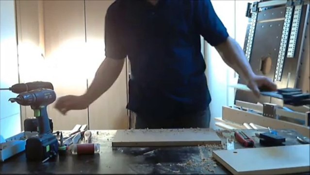 les gabarits et guide de perçage Assistent: Comment assembler un meuble avec les ferrures excentriques Rastex de Hettich