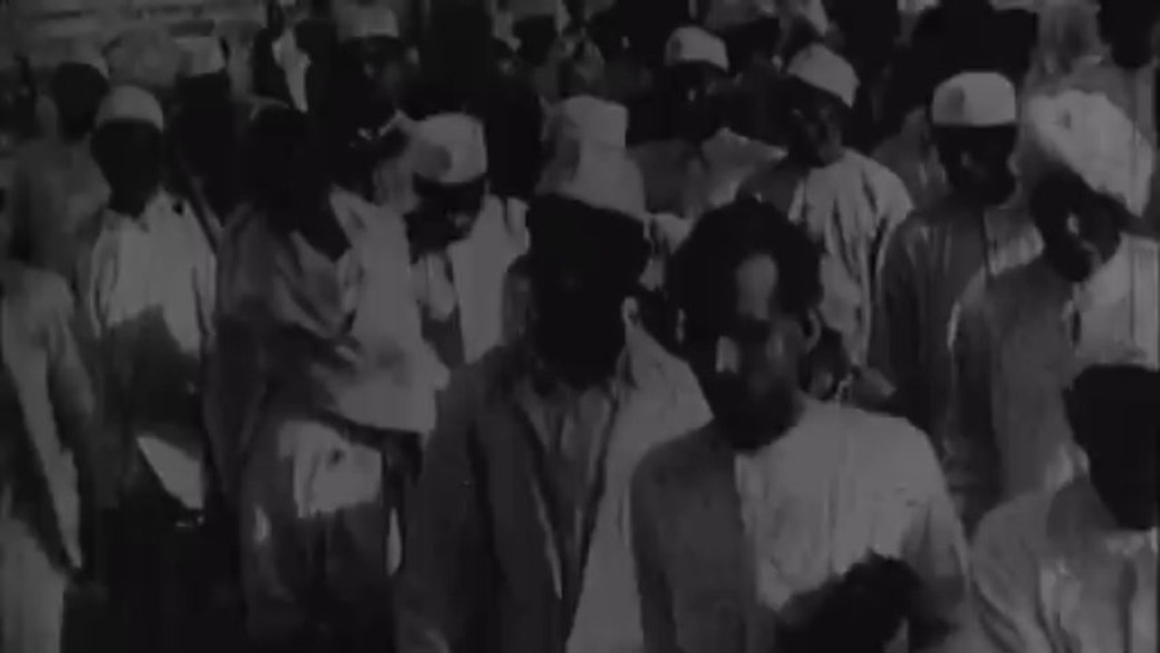Gandhi en tête de la marche du sel en 1930