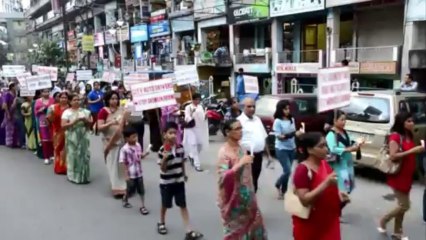 Viol collectif en Inde: manifestation après le report du procès